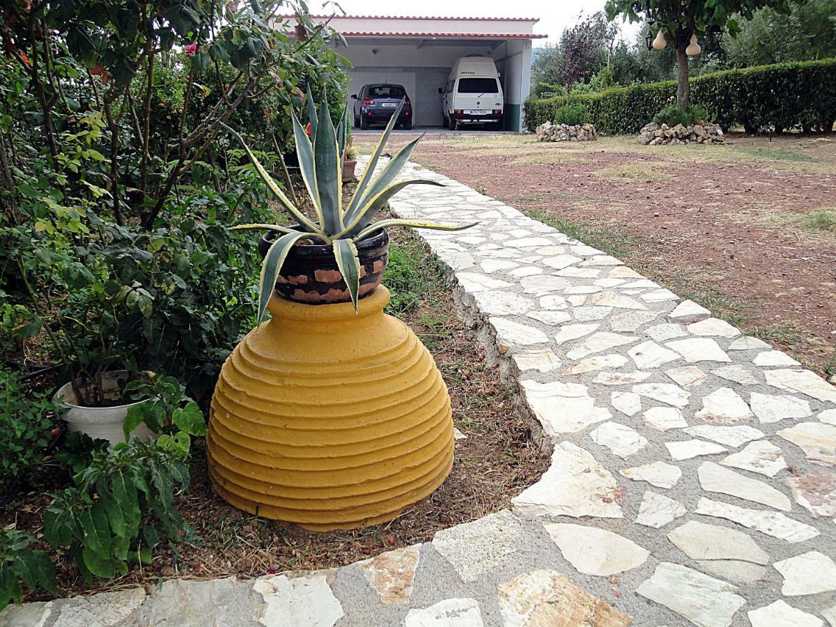 Stone Tower Retreat, Oasis Of Peace Daire Aristomenis Dış mekan fotoğraf