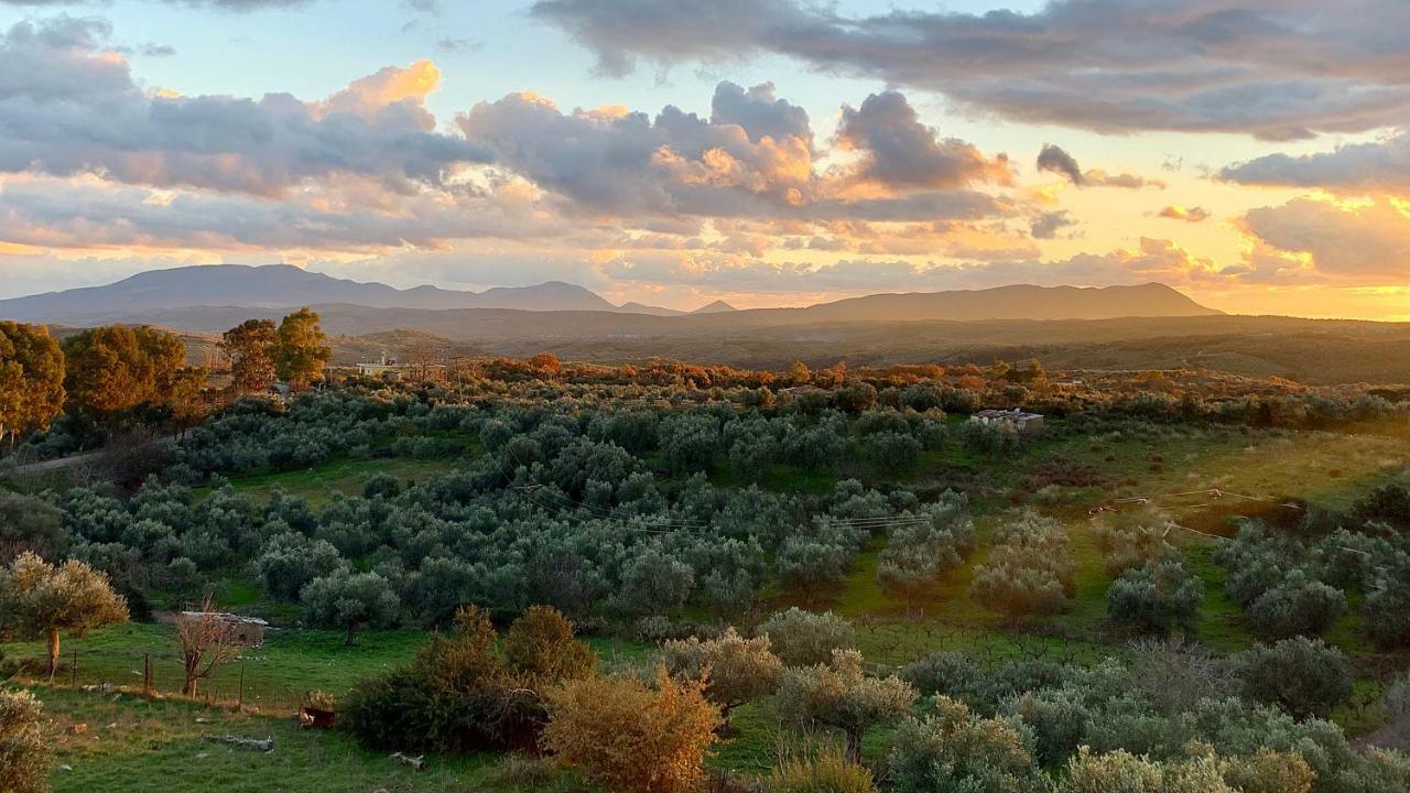 Stone Tower Retreat, Oasis Of Peace Daire Aristomenis Dış mekan fotoğraf