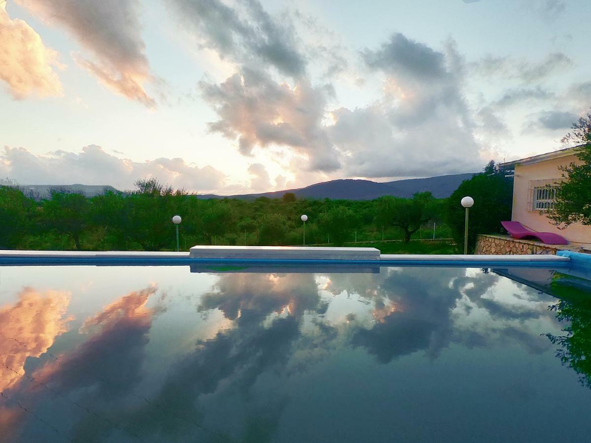 Stone Tower Retreat, Oasis Of Peace Daire Aristomenis Dış mekan fotoğraf